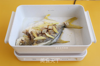 香焖金鲳鱼的做法步骤：4