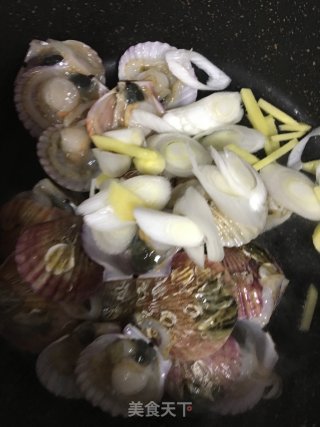 姜葱炒扇贝的做法步骤：5