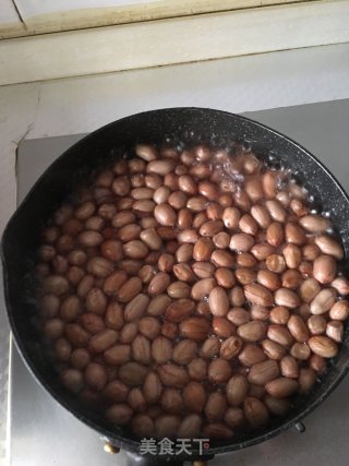 西梅煮花生米的做法步骤：4