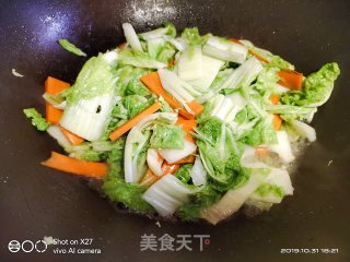 微辣版大白菜煮牛肉，入味好吃，十足的过瘾，一碗连汤汁都扫光光，真是吃货的世界！的做法步骤：2