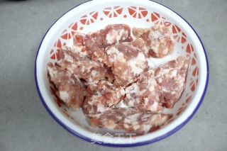猪肉金针包子的做法步骤：3