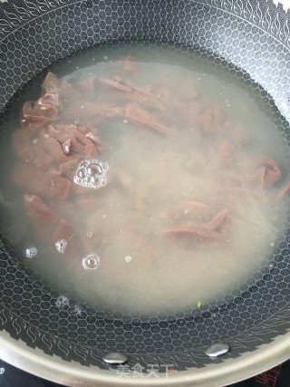 猪肝炒佛手瓜的做法步骤：3