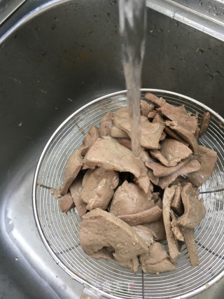 猪肝炒佛手瓜的做法步骤：5