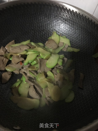 猪肝炒佛手瓜的做法步骤：15