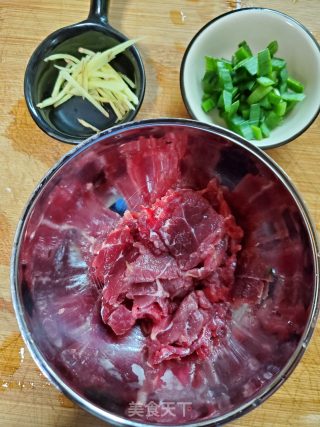 生滚牛肉粥的做法步骤：1