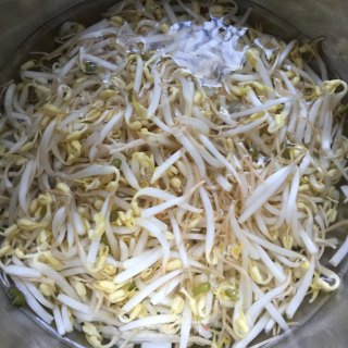 爽口西芹豆芽的做法步骤：2