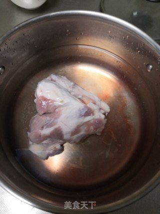 棒骨炖萝卜的做法步骤：1
