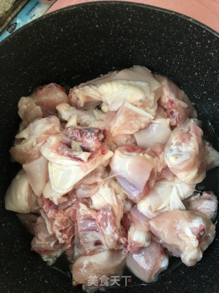 辣子鸡的做法步骤：1