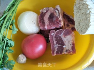 西红柿牛腩面的做法步骤：1