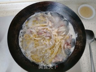 酸菜炖排骨的做法步骤：7