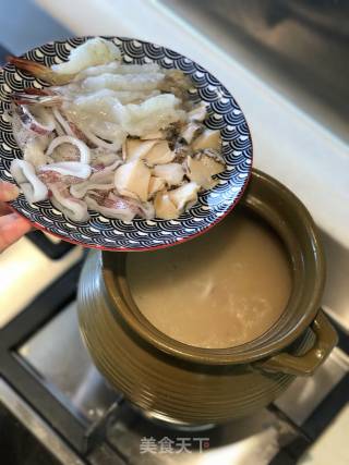 潮州砂锅海鲜粥的做法步骤：23