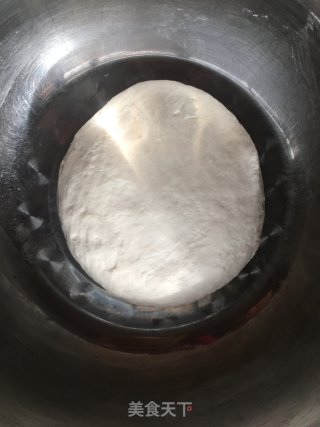 牛肉洋葱馅饼的做法步骤：2