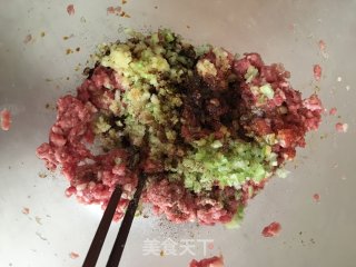 牛肉洋葱馅饼的做法步骤：4