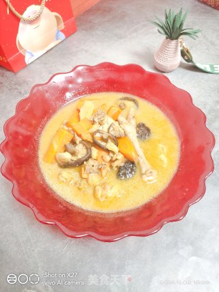 胡萝卜香菇炖鸡肉，一道鲜美可口的家常下饭汤汁，炖了50分钟，汤很好喝的做法步骤：9