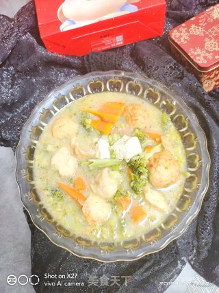 胡萝卜西蓝花豆腐炖丸子，一道鲜美的暖冬家常汤的做法步骤：7