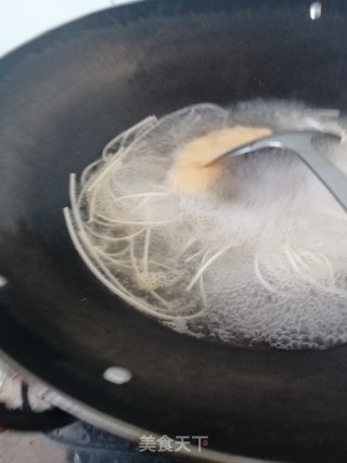 西红柿鸡蛋拌米线面条的做法步骤：3