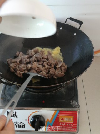 牛肉炒辣椒的做法步骤：6