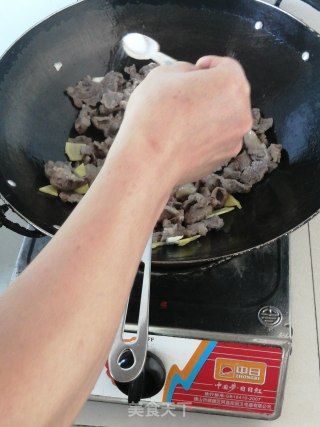 牛肉炒辣椒的做法步骤：7