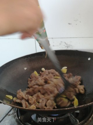 牛肉炒辣椒的做法步骤：8