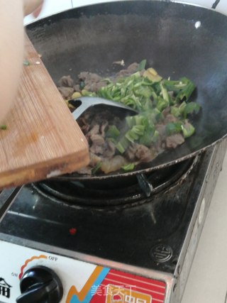牛肉炒辣椒的做法步骤：11