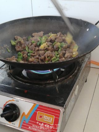 牛肉炒辣椒的做法步骤：12
