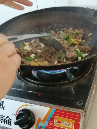 牛肉炒辣椒的做法步骤：14