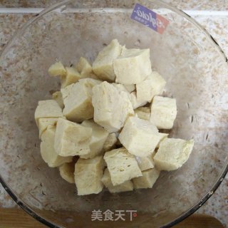 五花肉炖白菜冻豆腐的做法步骤：1