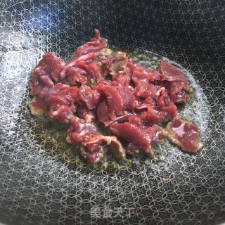子姜炒牛里脊肉的做法步骤：5