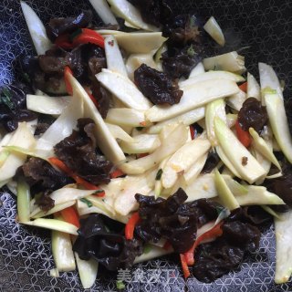 清炒茭白木耳的做法步骤：8