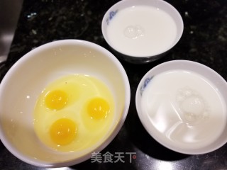 牛奶炖蛋的做法步骤：1