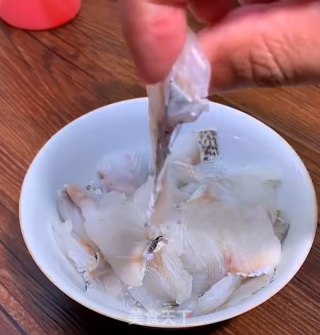 番茄鲈鱼的做法步骤：1