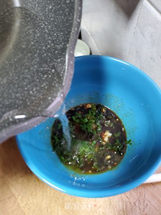 酸汤面条的做法步骤：9