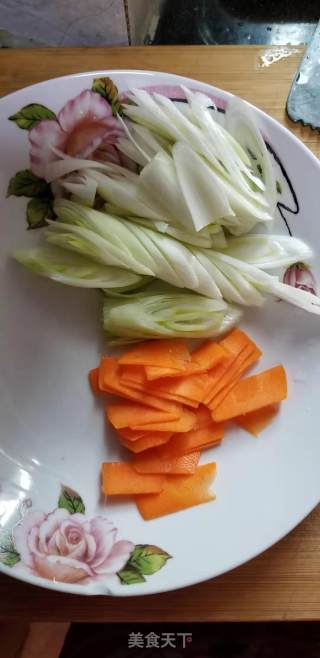 大葱炒鸡蛋的做法步骤：2