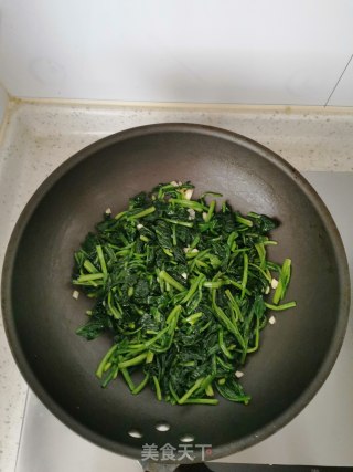 清炒菠菜的做法步骤：3