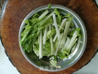 白菜炒豆皮的做法步骤：2