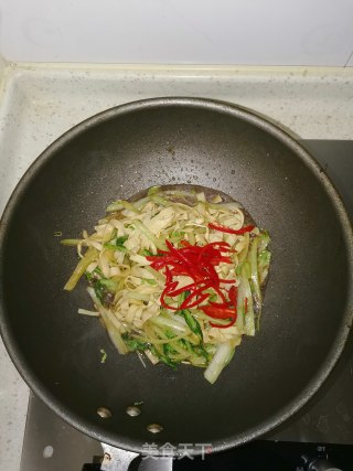 白菜炒豆皮的做法步骤：5