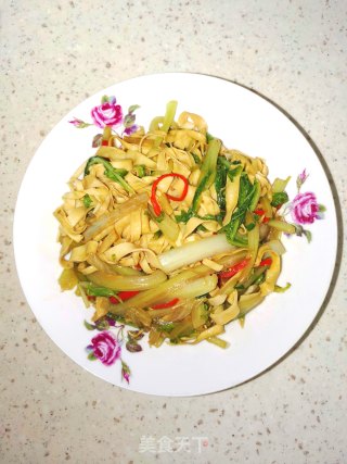 白菜炒豆皮的做法步骤：6
