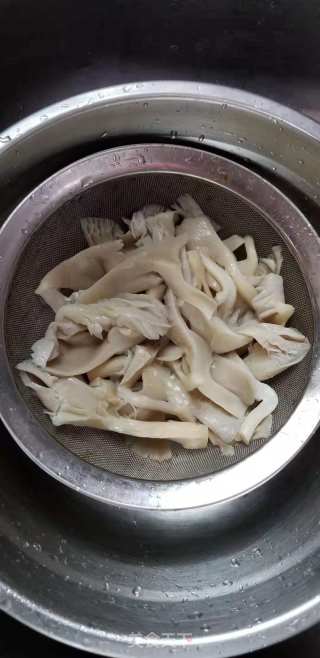 平菇炒肉片的做法步骤：5
