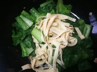 小白菜炒千张的做法步骤：8