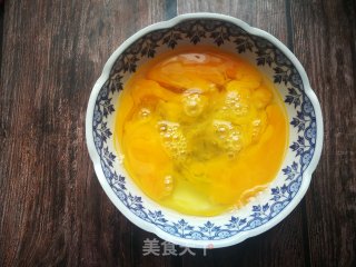 荷兰豆红椒炒鸡蛋的做法步骤：3