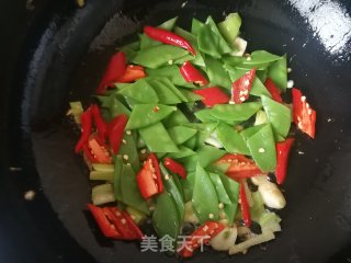 荷兰豆红椒炒鸡蛋的做法步骤：7