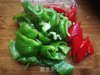 螺丝椒香菇炒牛柳的做法步骤：3