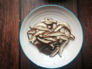 螺丝椒香菇炒牛柳的做法步骤：6