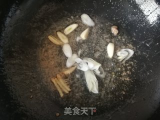 螺丝椒香菇炒牛柳的做法步骤：9