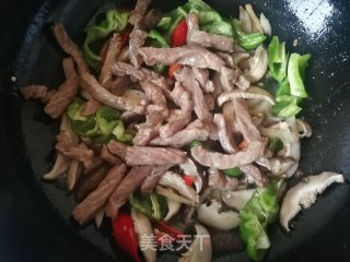 螺丝椒香菇炒牛柳的做法步骤：11