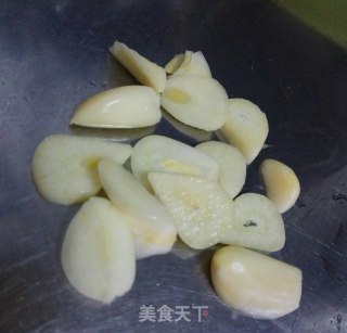 散花菜炒鸡胸肉的做法步骤：3