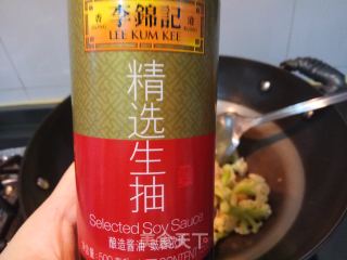 散花菜炒鸡胸肉的做法步骤：9