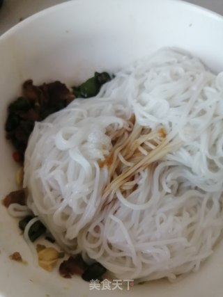 拌米线的做法步骤：7