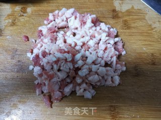 红烧狮子头的做法步骤：1