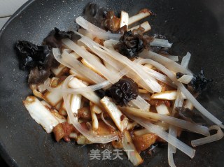 白菜五花肉炖冻豆腐的做法步骤：13